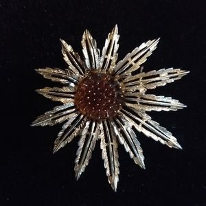 Sarah Coventry Pale Gold Tone Starburst Flower Bro